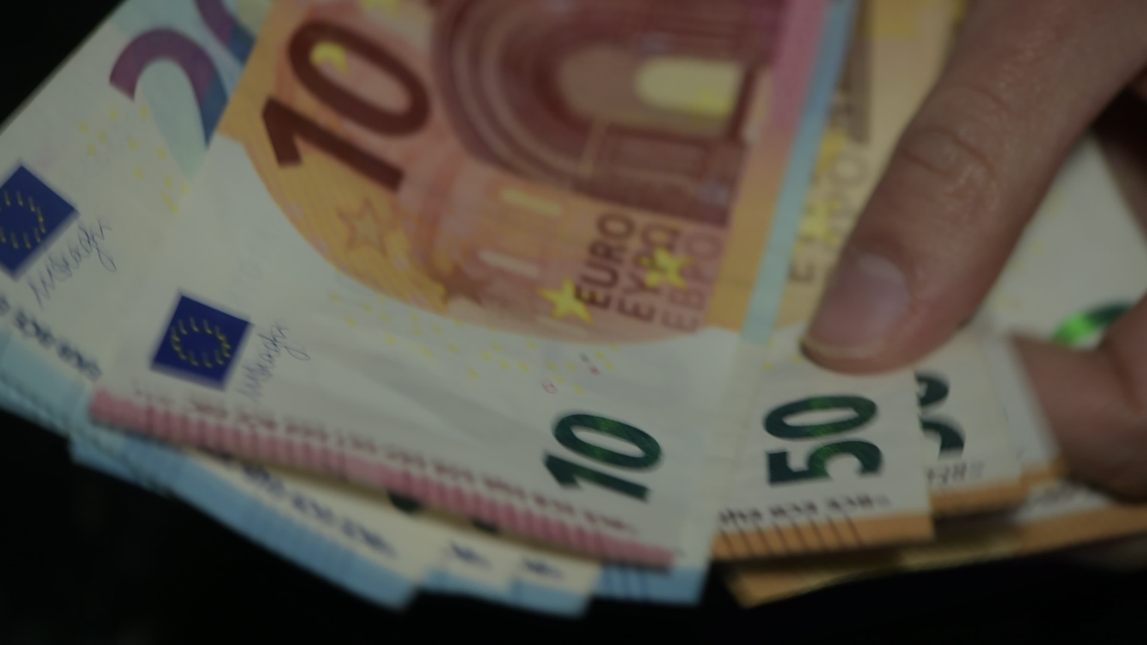 Stop cash payments over euros 1000 in Italy