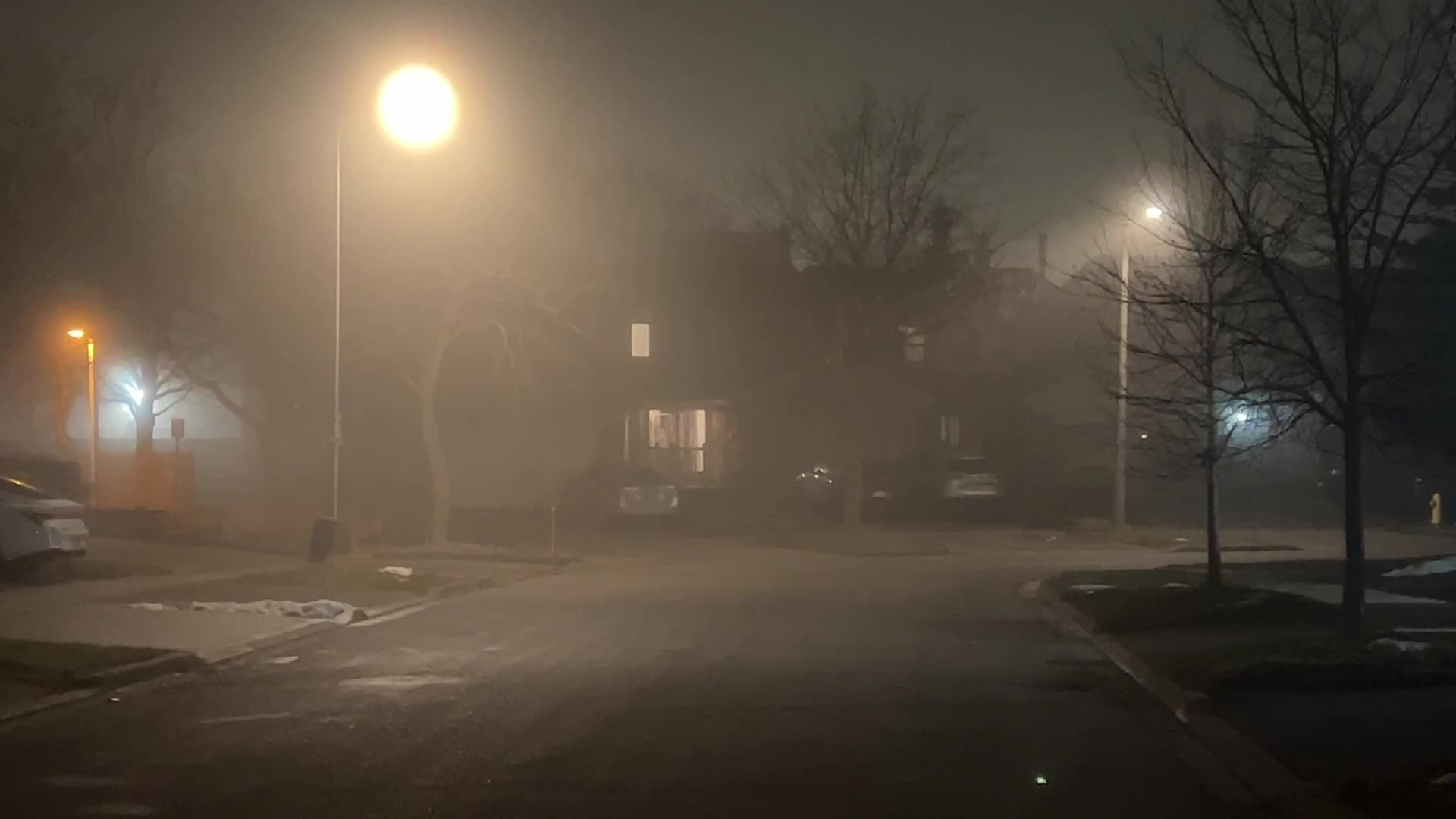 Thick fog covers the city of Toronto 
