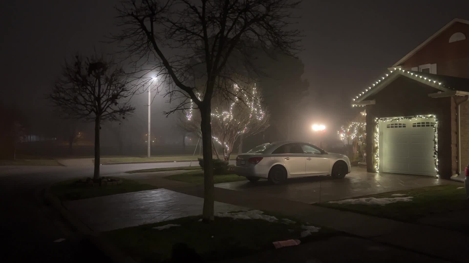 Thick fog covers the city of Toronto 