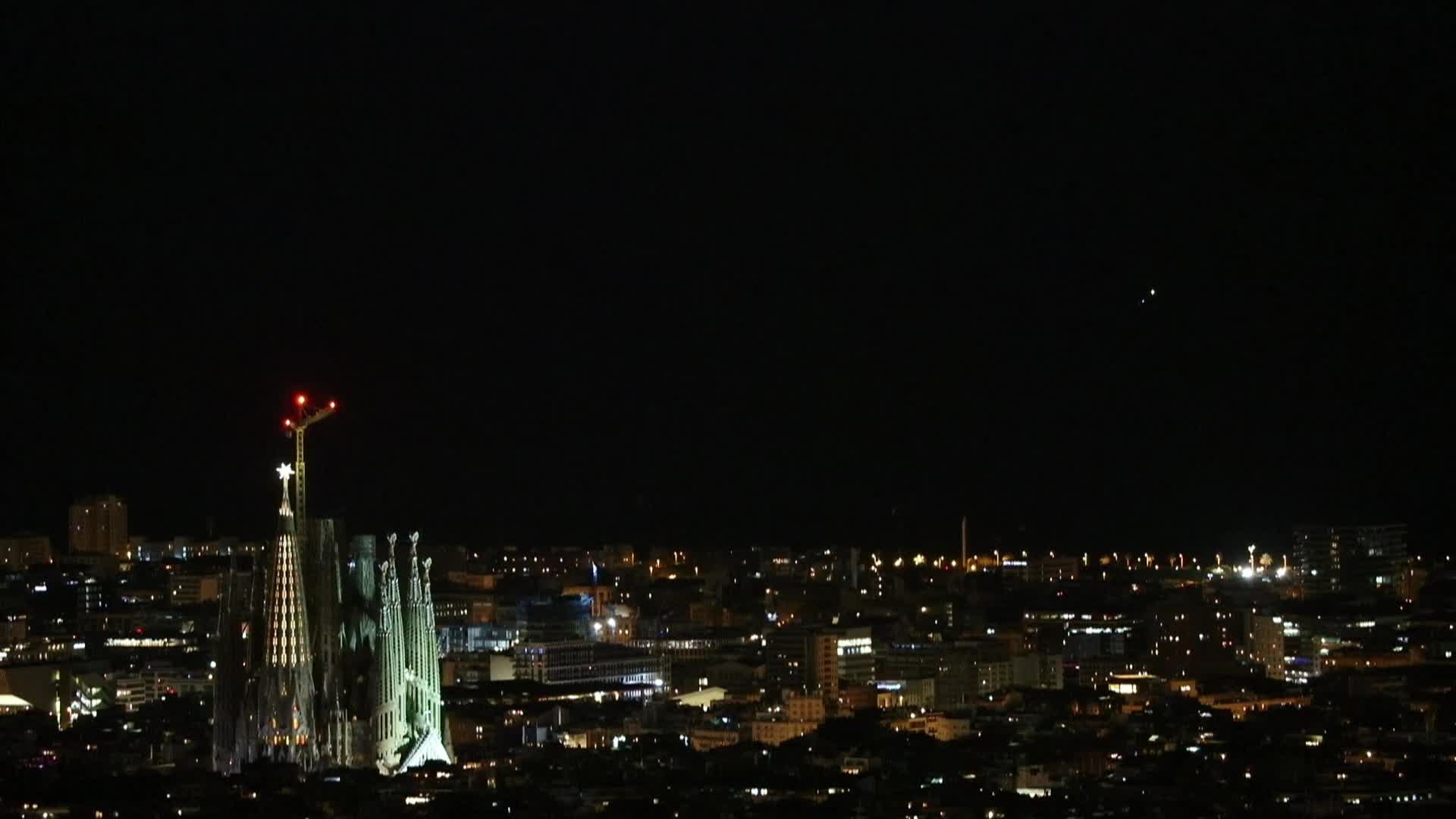 The lighting of the star of the Sagrada Familia is inaugurated