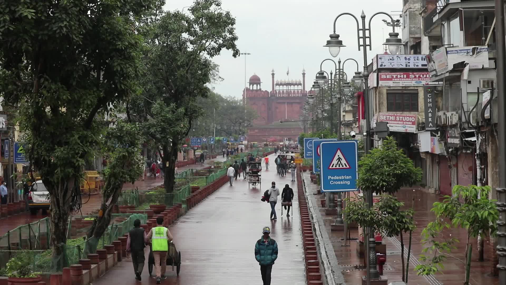 Weekend curfew following the rise in Covid-19 cases in Old Delhi, India