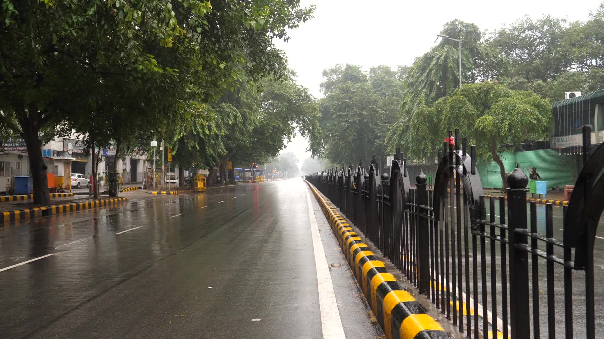 Weekend Curfew following the rise in Covid-19 cases in Delhi, India