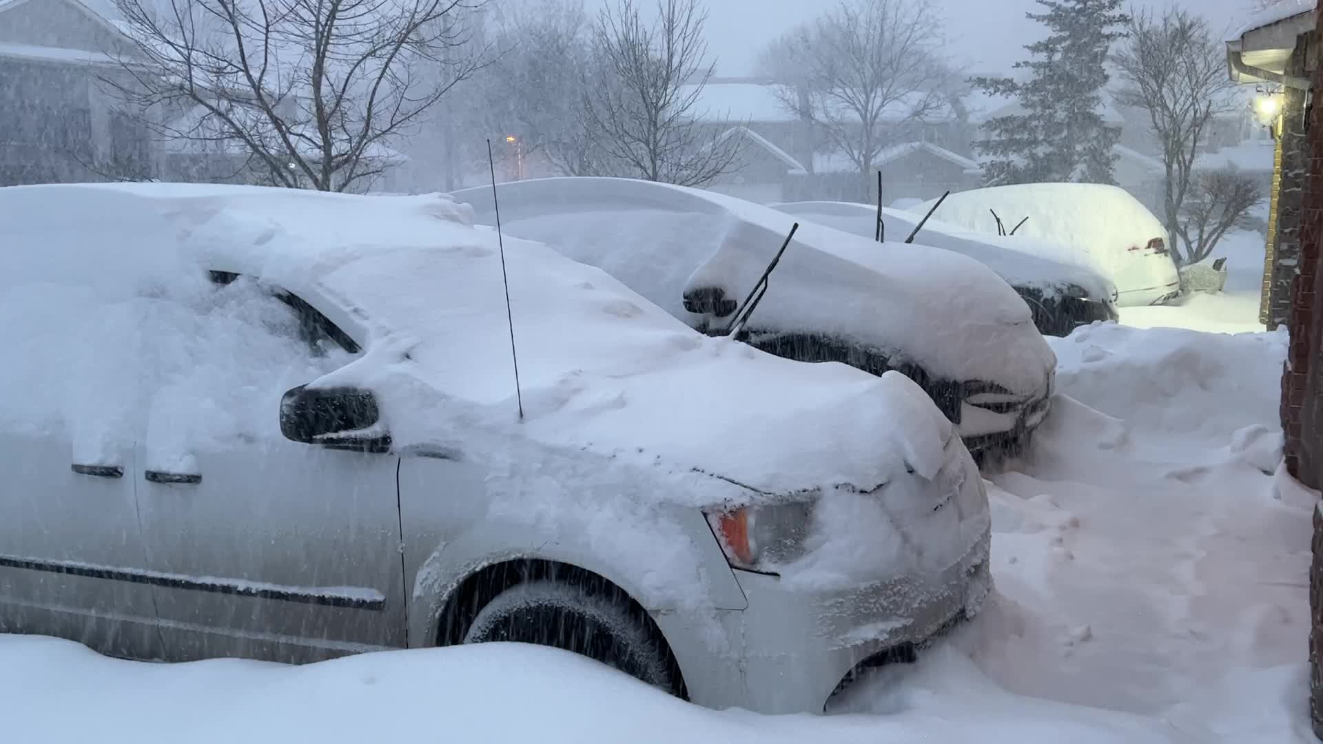 Toronto gets hit by historic massive winter snowstorm