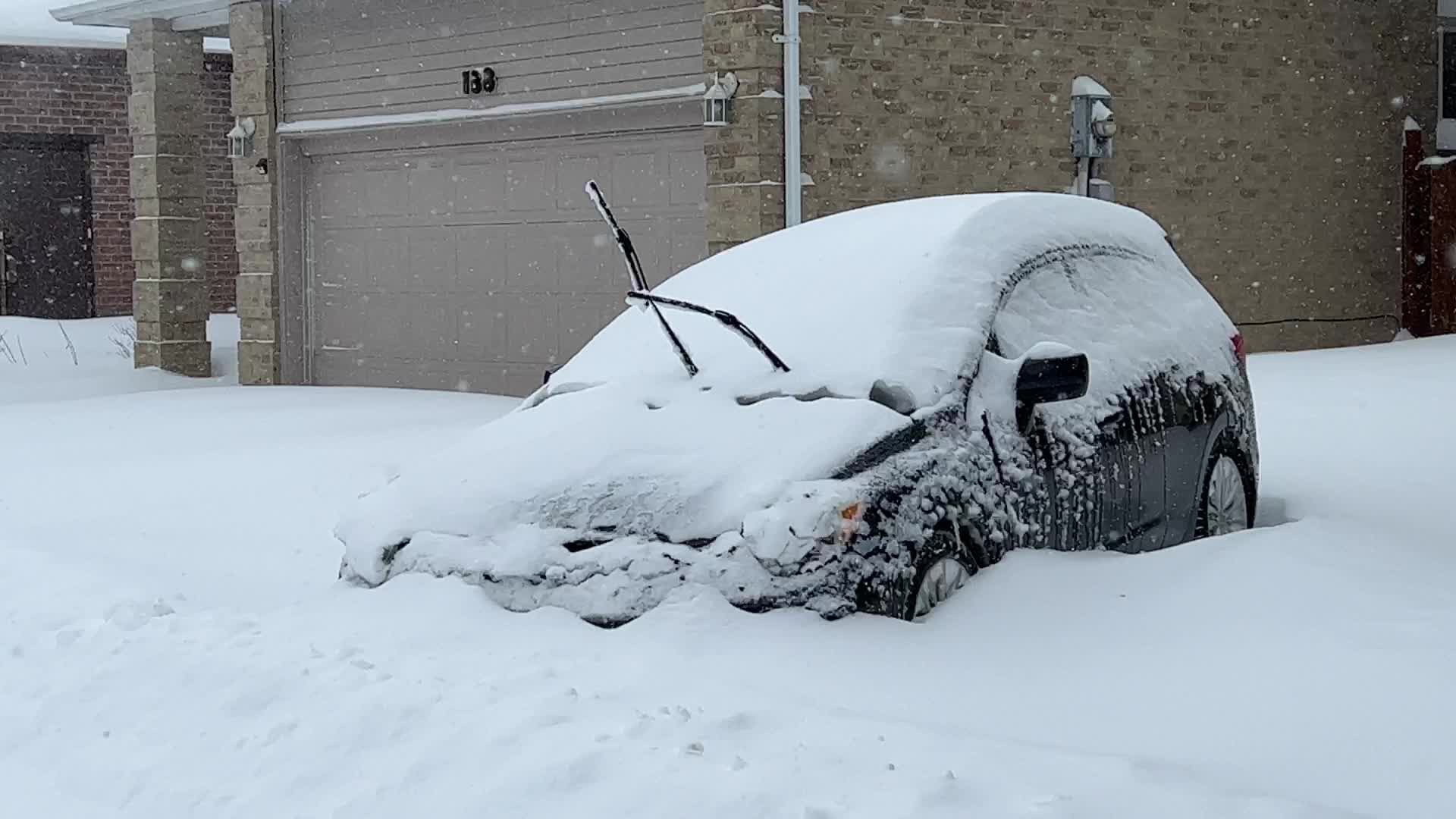 Toronto gets hit by historic massive winter snowstorm