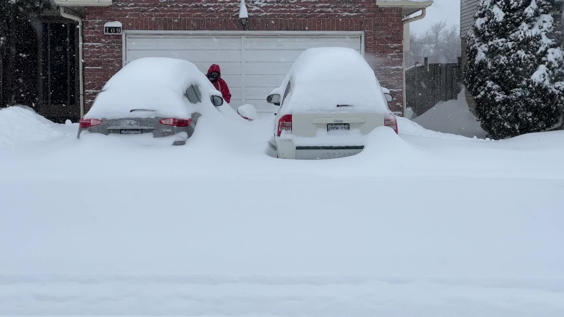 Toronto gets hit by historic massive winter snowstorm