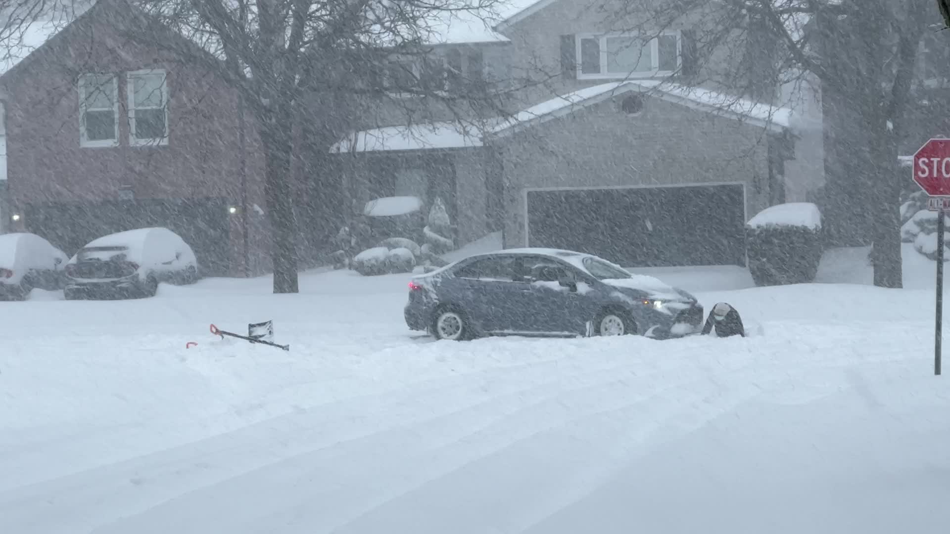 Toronto gets hit by historic massive winter snowstorm