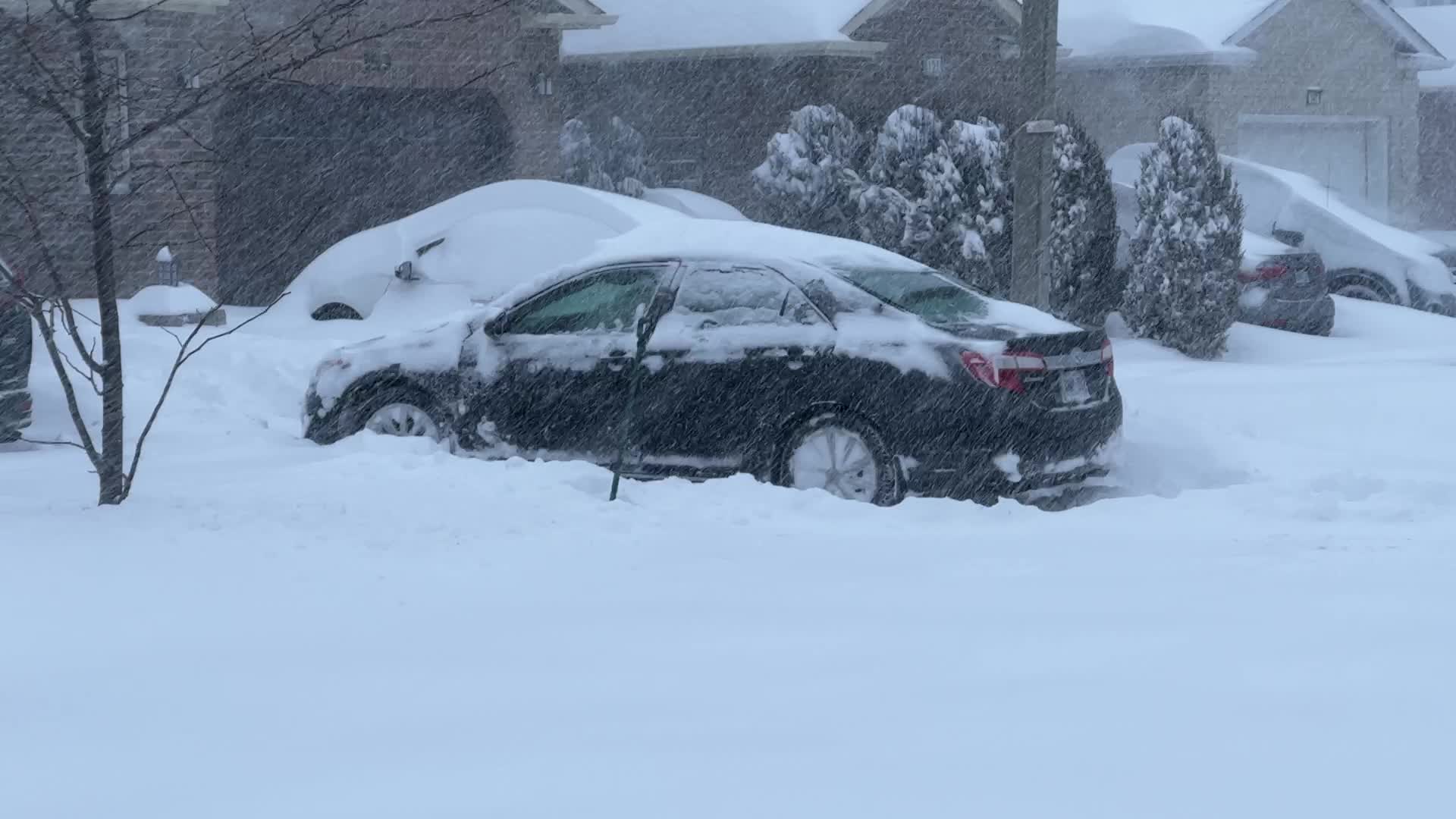 Toronto gets hit by historic massive winter snowstorm