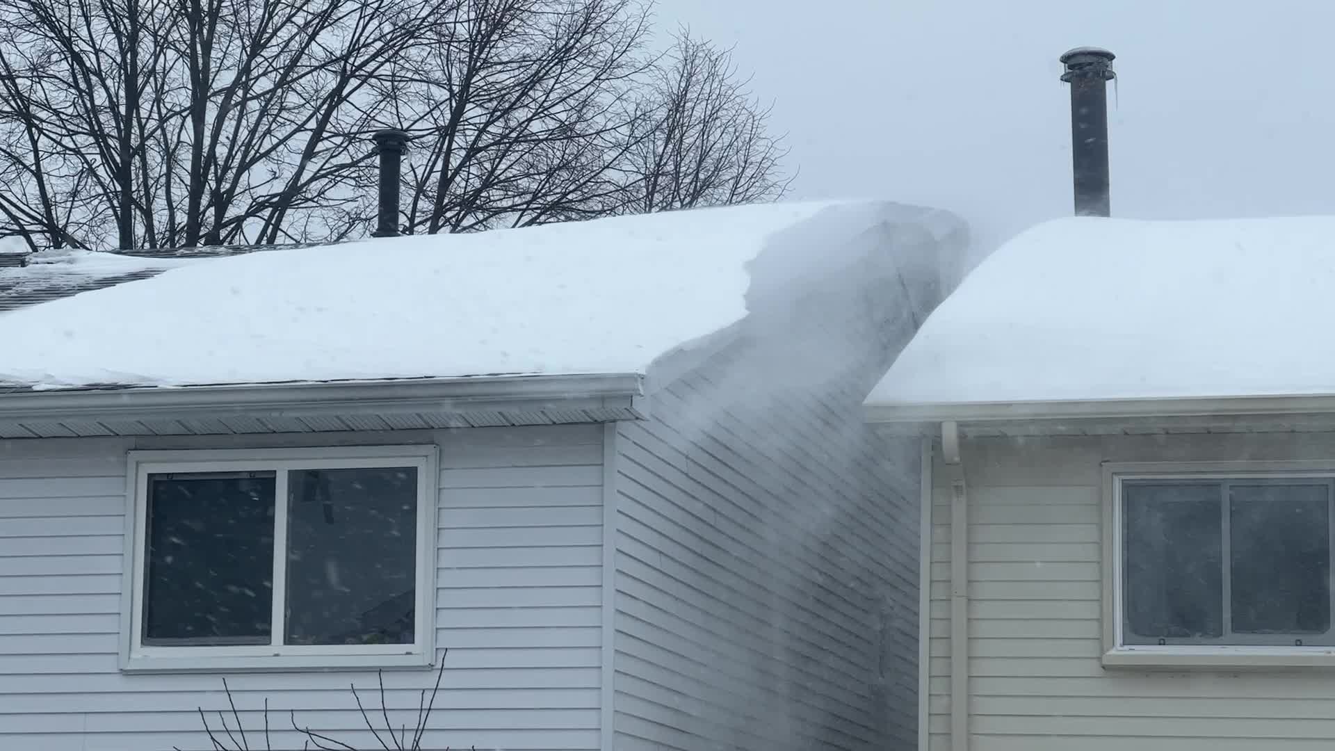 Toronto gets hit by historic massive winter snowstorm