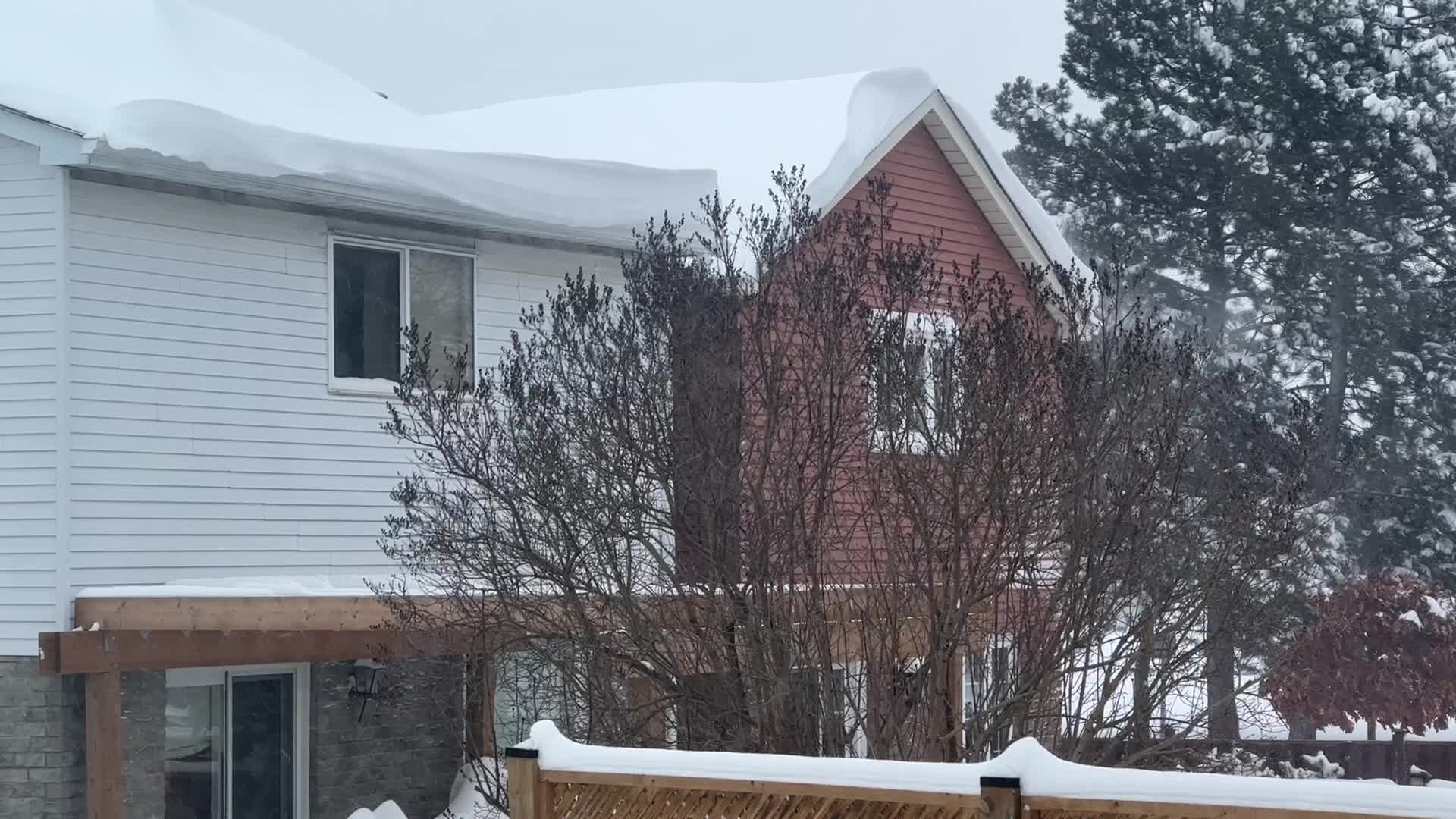 Toronto gets hit by historic massive winter snowstorm