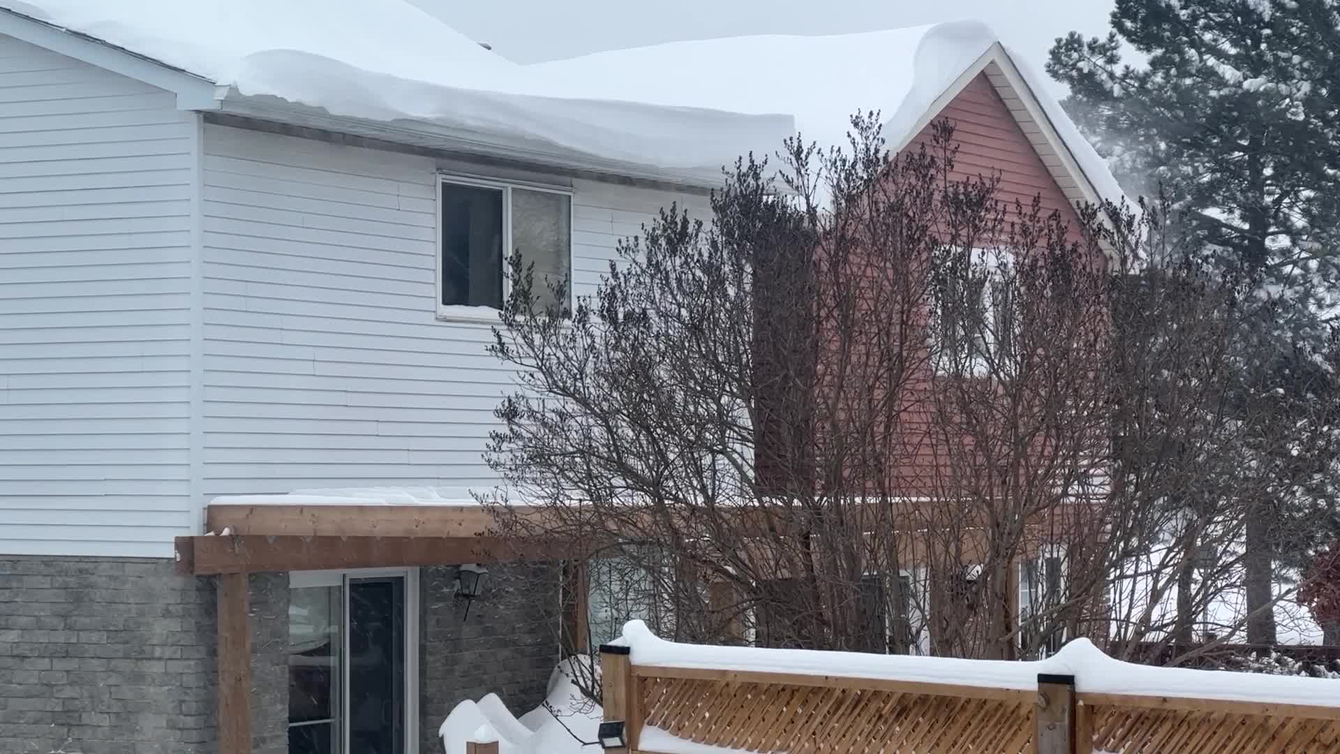 Toronto gets hit by historic massive winter snowstorm