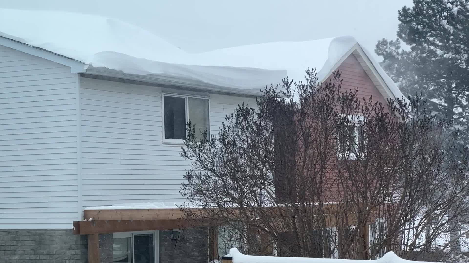 Toronto gets hit by historic massive winter snowstorm