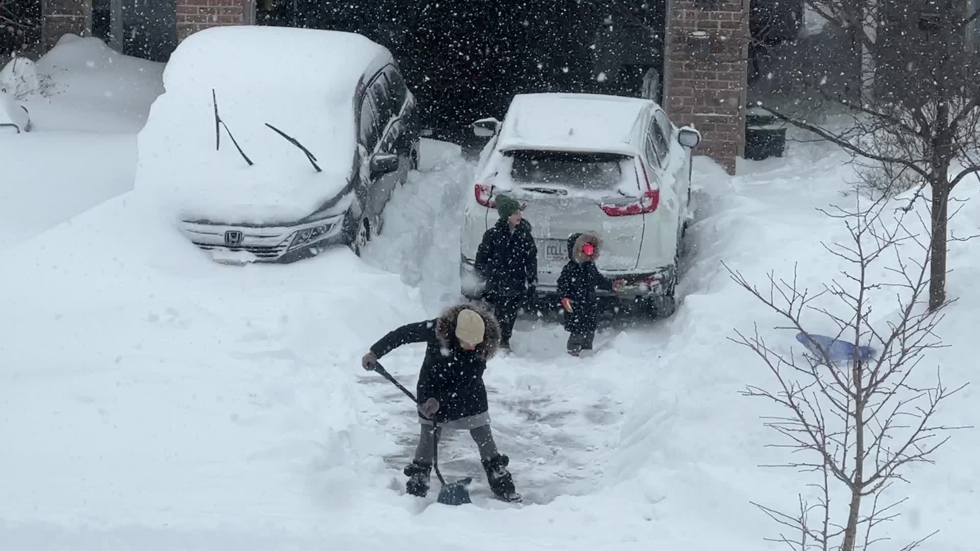 Toronto gets hit by historic massive winter snowstorm