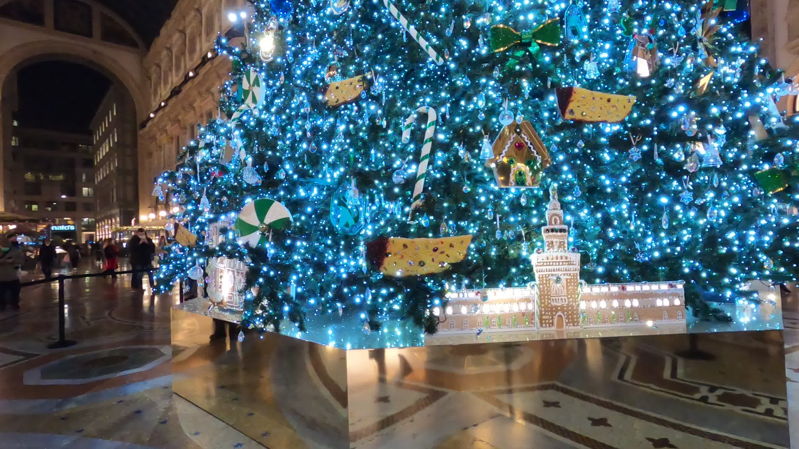 Tree Of Wonder christmas tree by Swarovski in Milan