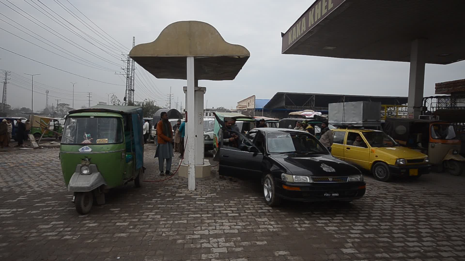 Gas supply to CNG stations stopped to facilitate domestic consumers in Peshawar