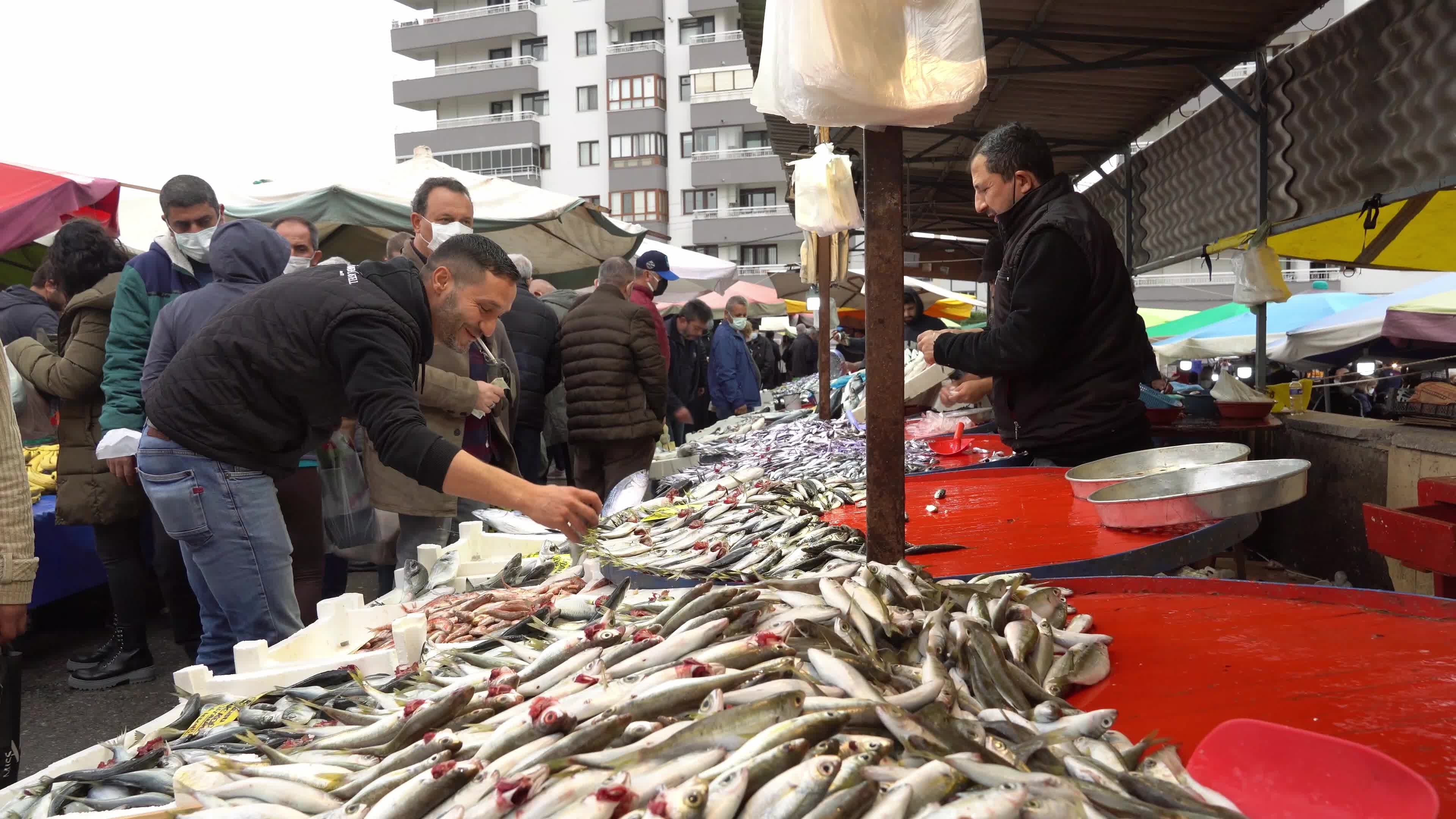 Turkey raises minimum wage by 50 percent against Lira crash and high inflation rate