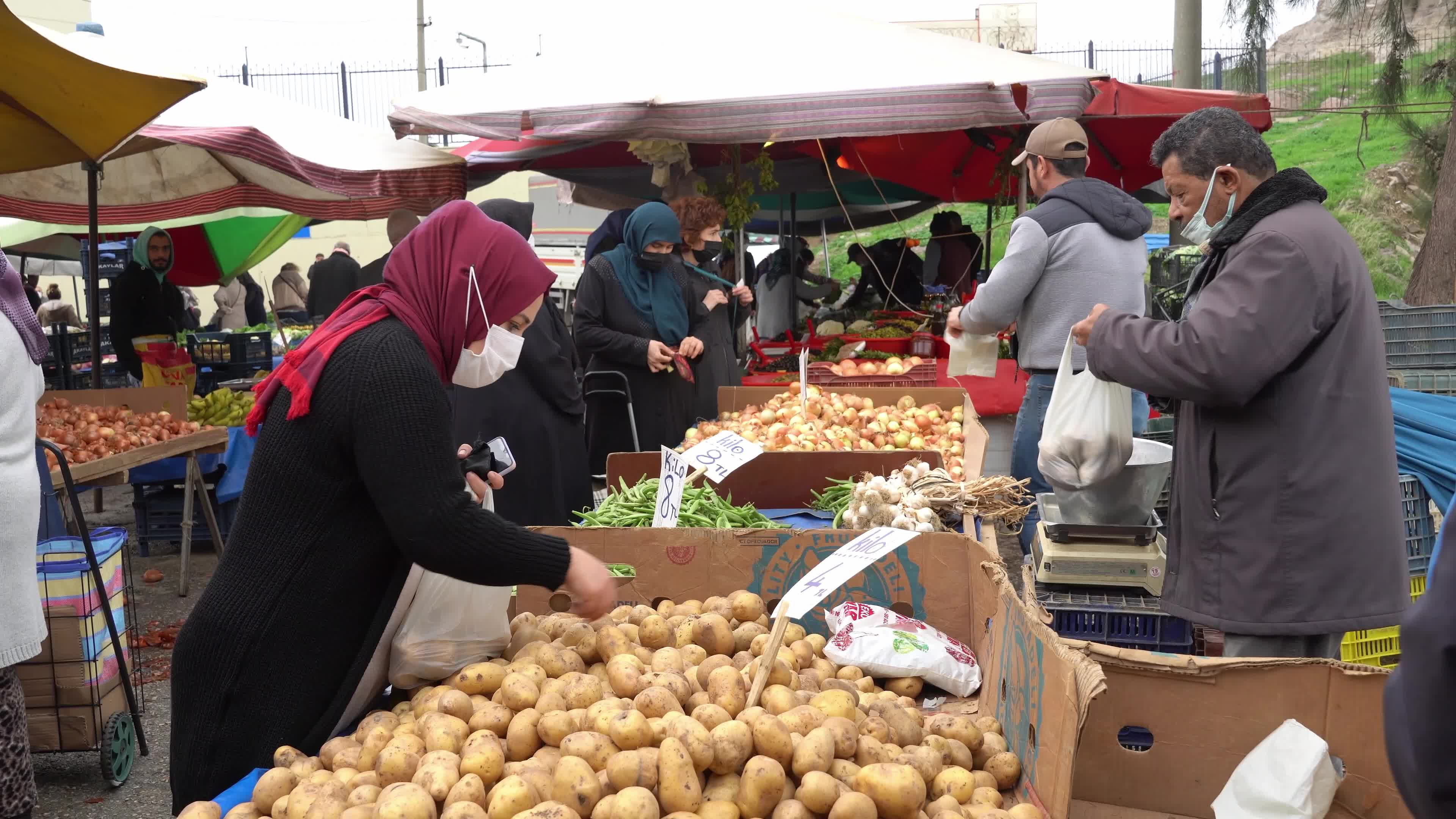 Turkey raises minimum wage by 50 percent against Lira crash and high inflation rate