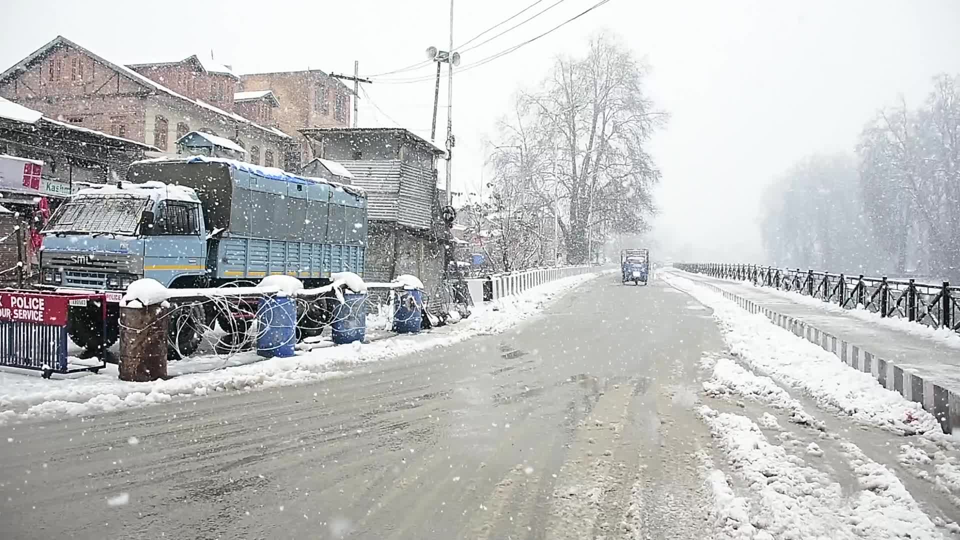 Heavy Snowfall In Kashmir