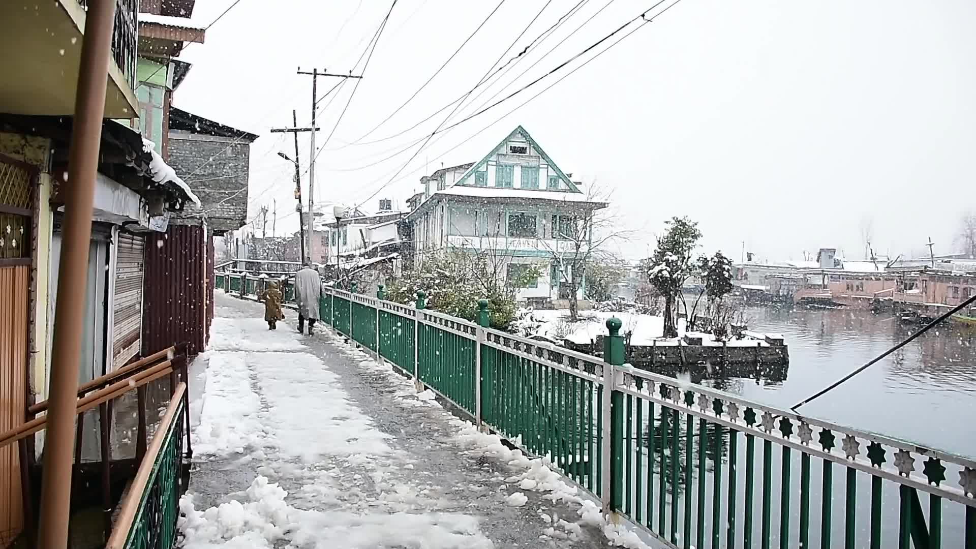 Heavy Snowfall In Kashmir