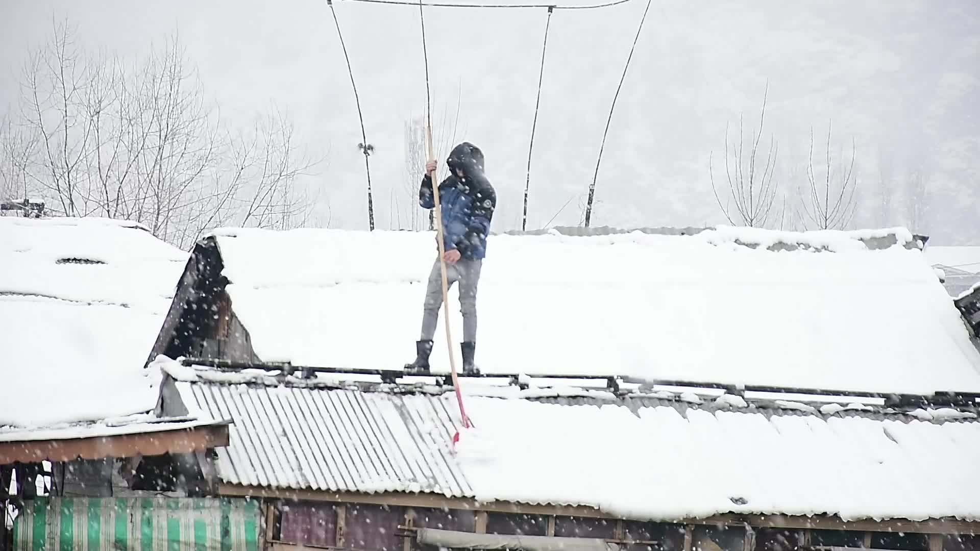 Heavy Snowfall In Kashmir
