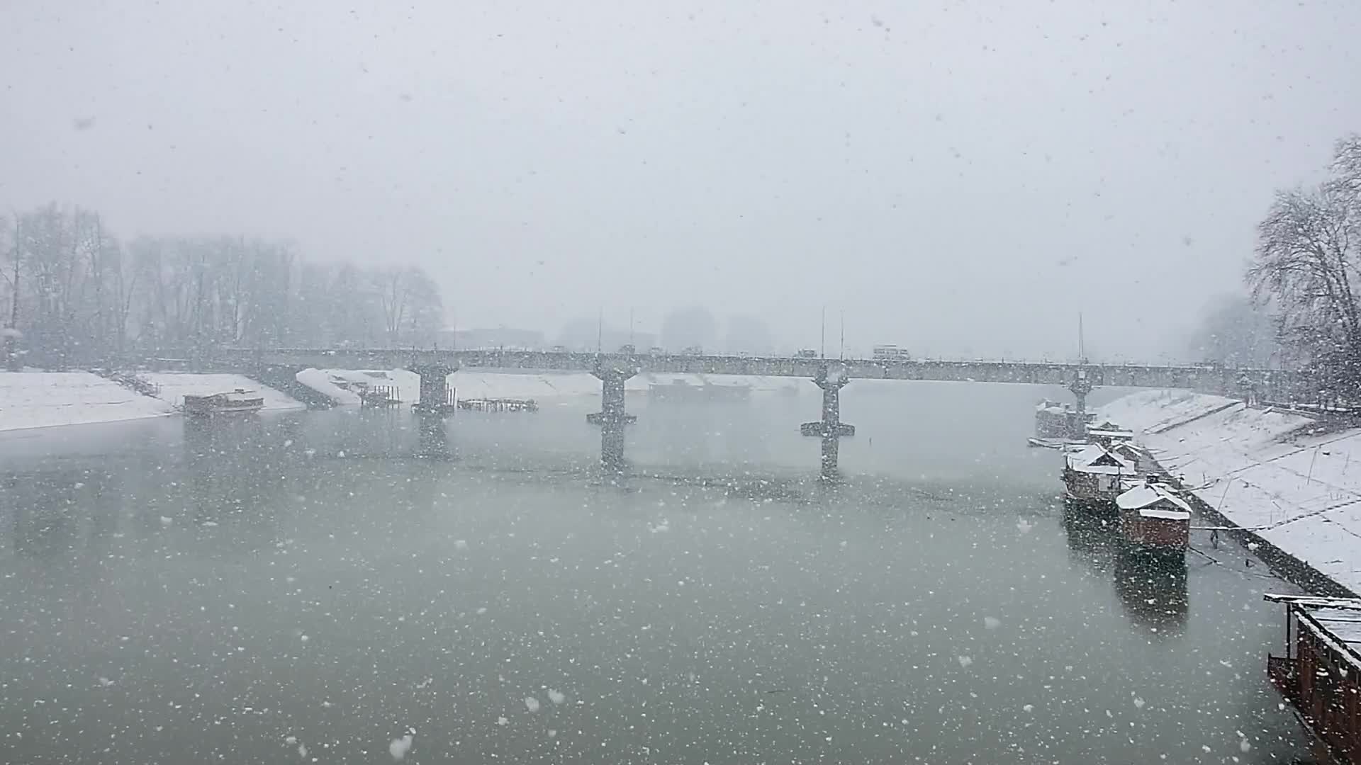 Heavy Snowfall In Kashmir