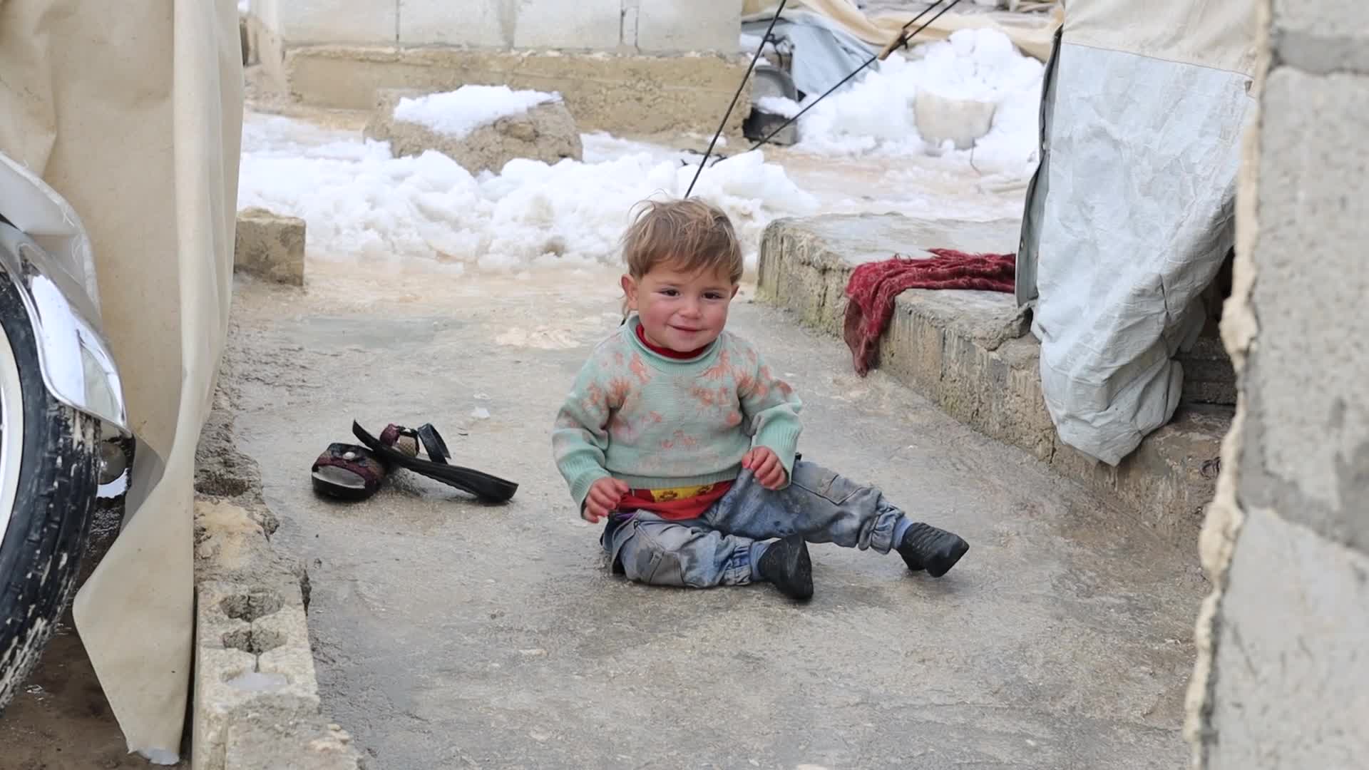 Snow storm hits refugee camps in northern Syria