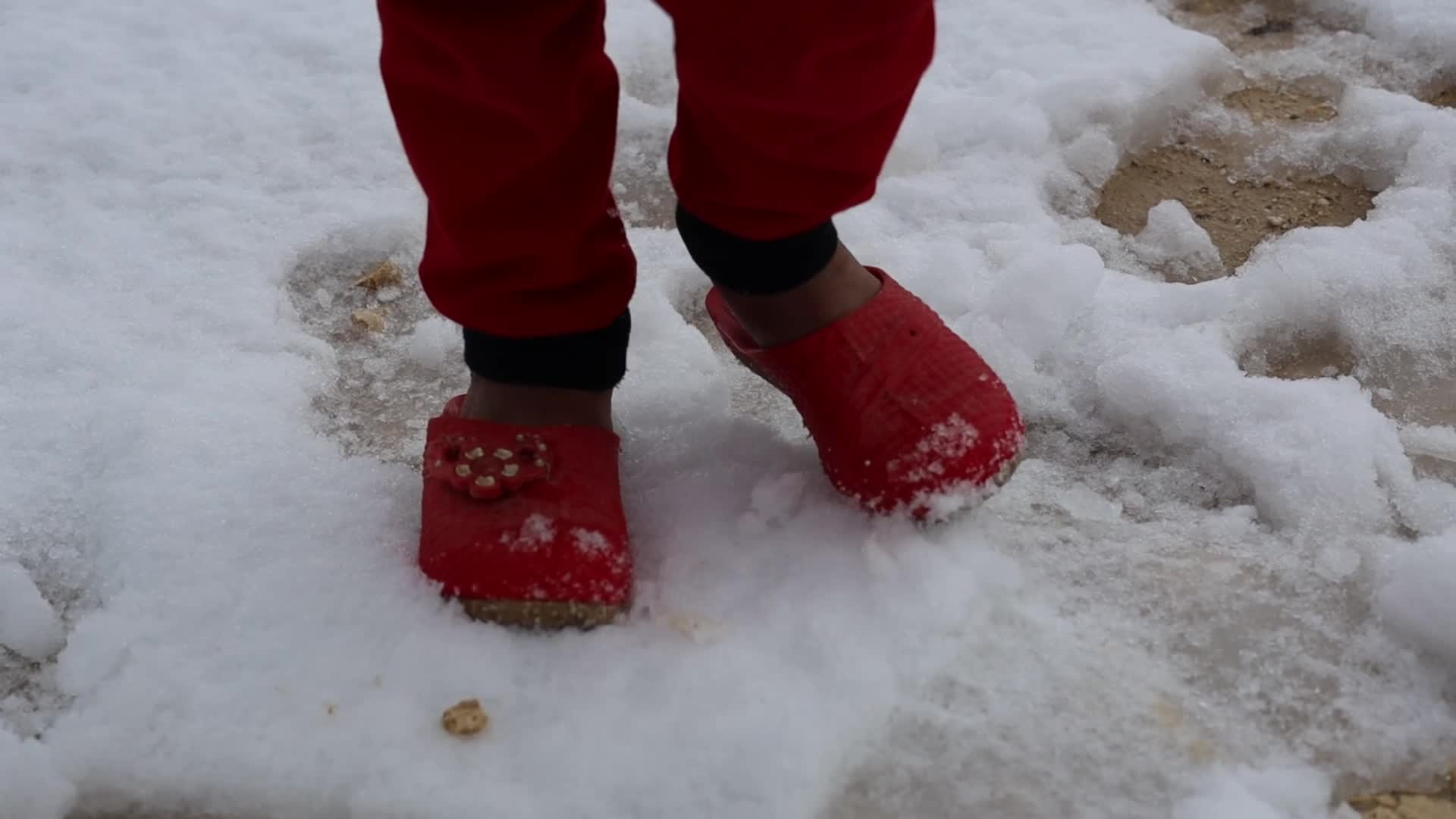 Snow storm hits refugee camps in northern Syria